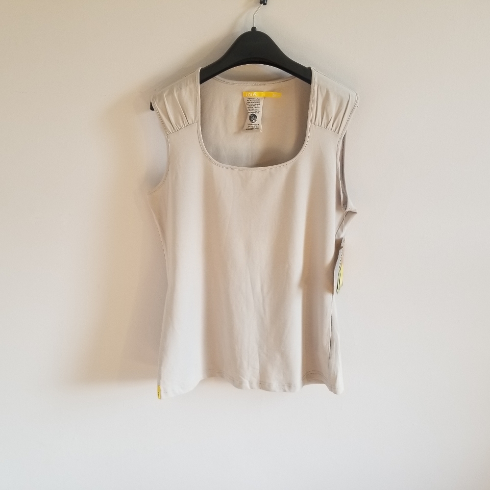 NWT. Lole hug sleeveless tank